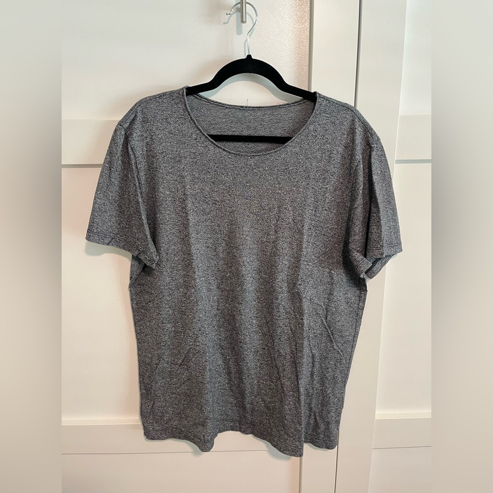 Vince men’s large tshirt, blue heathered, pretty shirt. Great weight